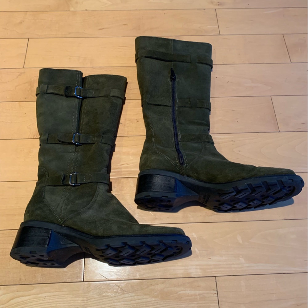 Aquatalia Boots. Women’s size 6.5. Green suede with black rubber sole.